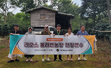 제이원볼라오(주) 식구들이 농장에서 뭉쳤습니다.